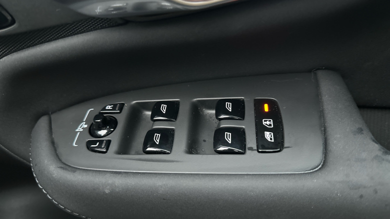 Volvo XC90 2.0 T8 PHEV Plus Dark 5dr AWD Geartronic Estate